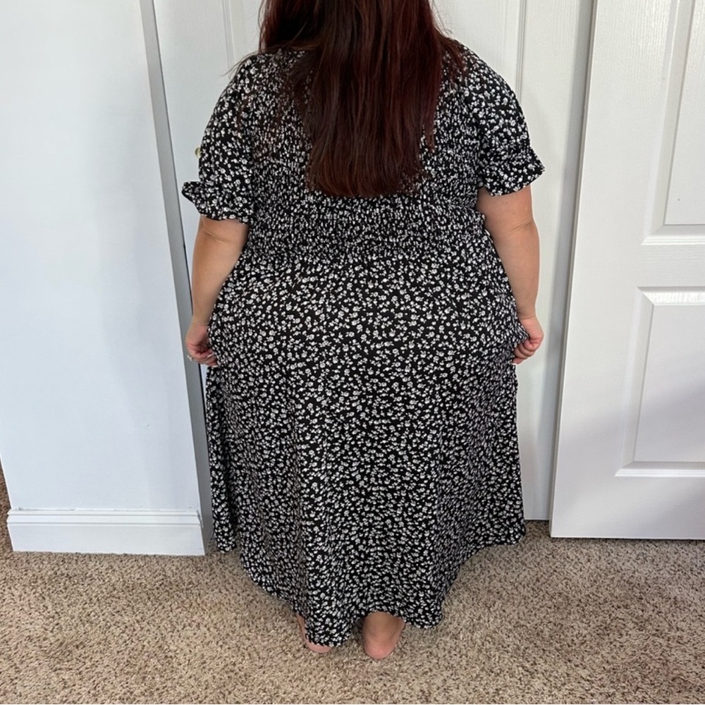 Smocked Midi Black and White Floral
Print Dress XXXL - Picture 2 of 6